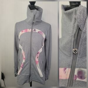 Lululemon In Stride Jacket Womens 10 Zip Up Thumbholes Gray Floral Logo